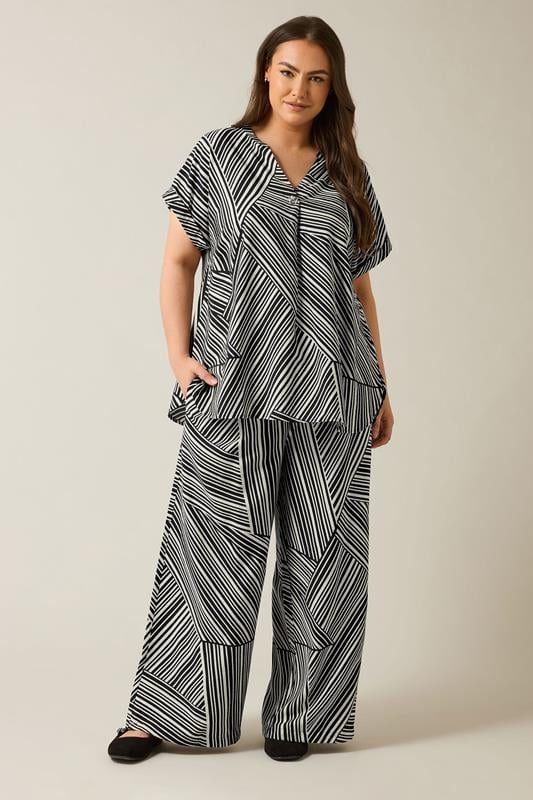 Evans EVANS Curve Black Stripe Print Wide Leg Trousers