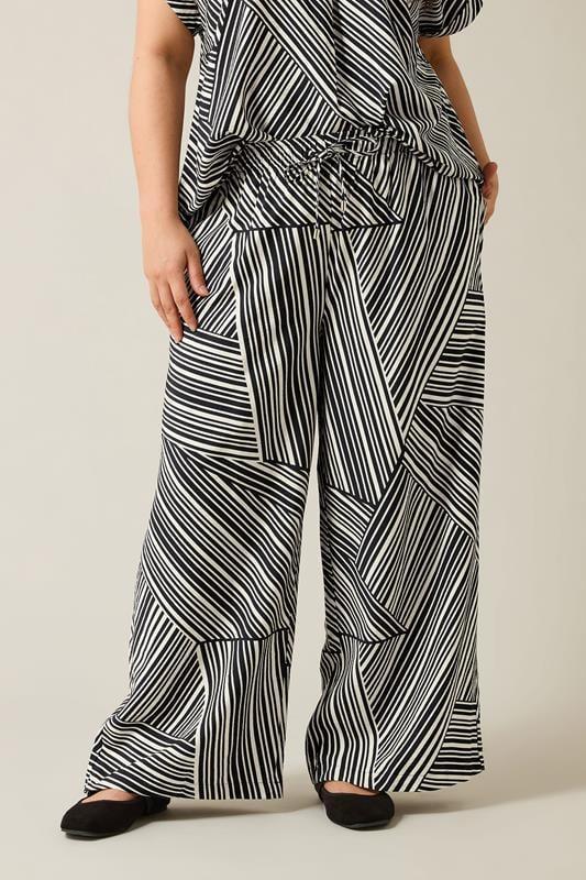 Evans EVANS Curve Black Stripe Print Wide Leg Trousers