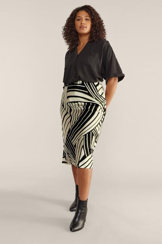 Evans EVANS Curve Ivory White Linear Print Midi Satin Skirt