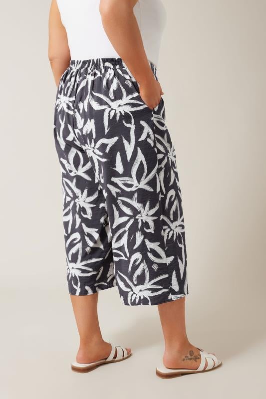 Evans EVANS Curve Navy Blue Floral Print Wide Leg Culottes
