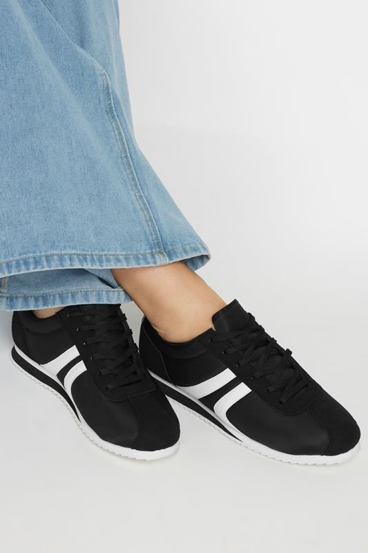 evans LTS Black Runner Contrast Stripe Trainers In Standard Fit