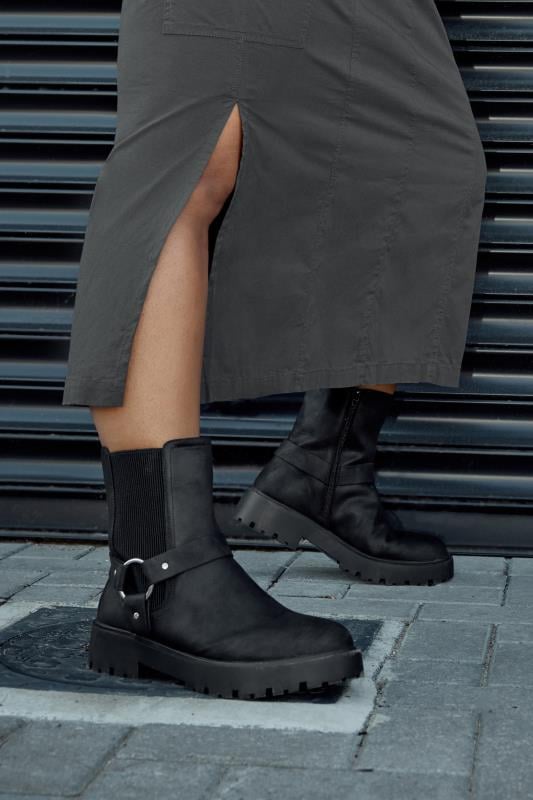 Evans Yours Black Chunky Biker Chelsea Boot In Wide E Fit & Extra Wide EEE Fit
